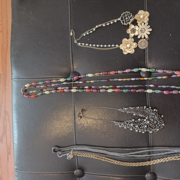 Elegant Gold and Silver Floral Necklace - Picture 2 of 2